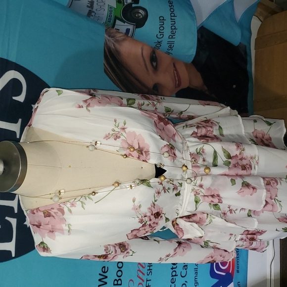 Pretty Little Thing Flower Dress - Picture 3 of 4